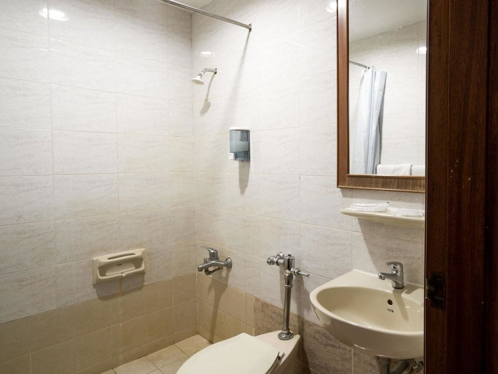 Four Chain View Hotel Deluxe Room 8