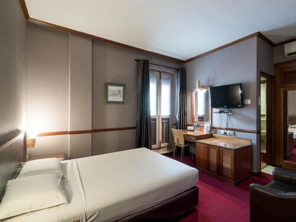 Four Chain View Hotel Deluxe Room 7