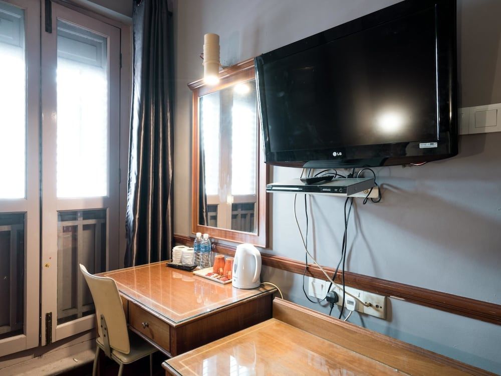 Four Chain View Hotel Deluxe Room 12