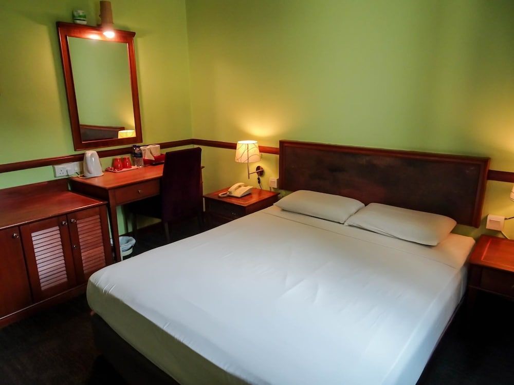 Four Chain View Hotel Deluxe Room 2