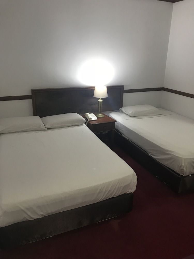 Four Chain View Hotel Deluxe Room 6