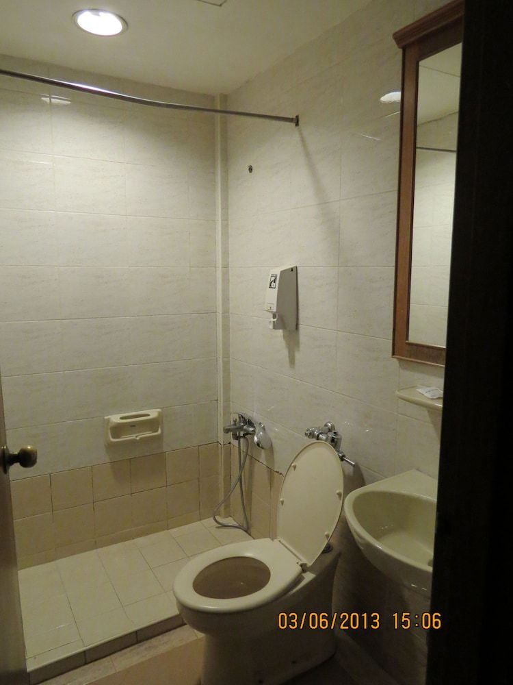 Four Chain View Hotel Deluxe Room 8