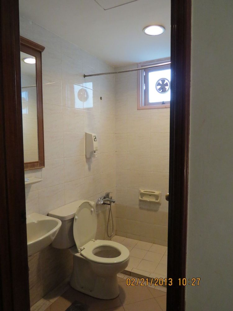 Four Chain View Hotel Deluxe Room 9