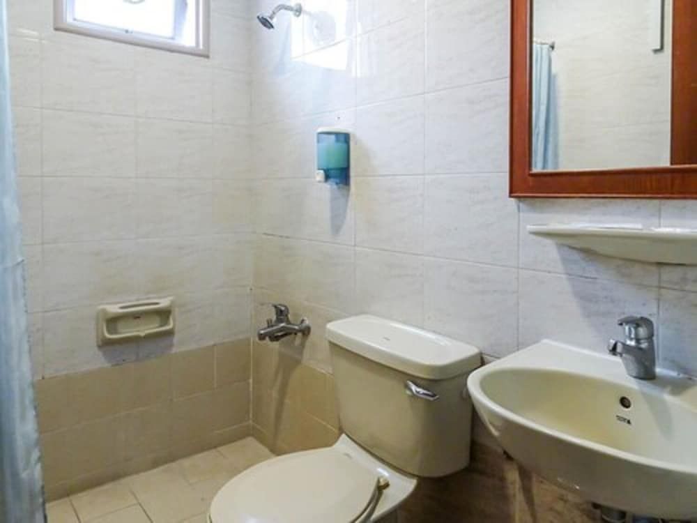 Four Chain View Hotel Deluxe Room 11