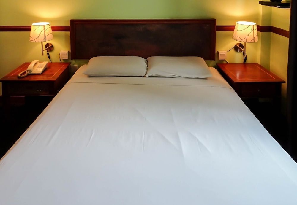 Four Chain View Hotel Deluxe Room