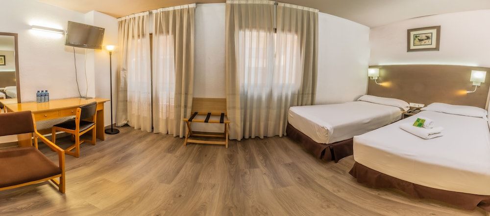 Hotel Pacoche Murcia Superior Triple Room 2