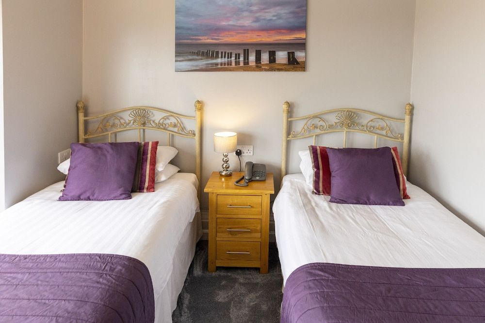 Furzedown Hotel Premium Twin Room, Ensuite, Sea View 3