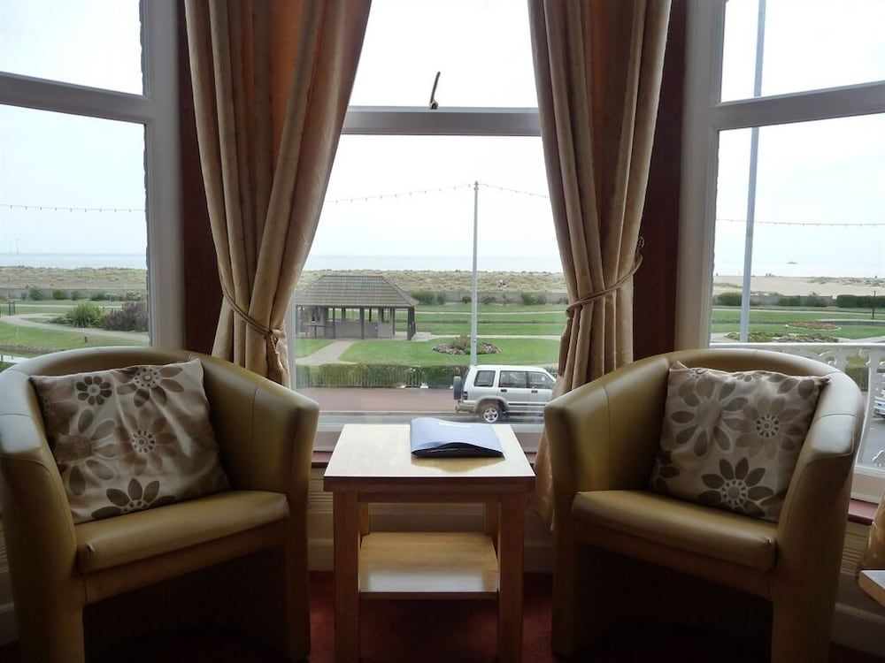 Furzedown Hotel Premium Twin Room, Ensuite, Sea View 5