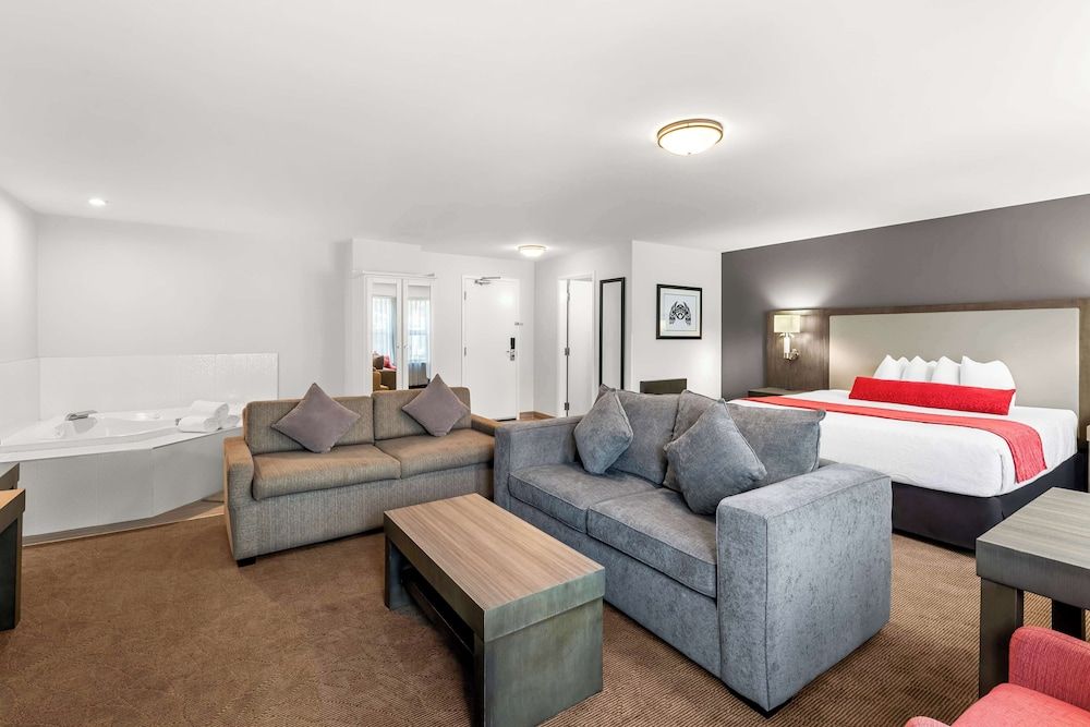 Best Western Cowichan Valley Inn Standard Room, 1 King Bed, Non Smoking, Jetted Tub (Larger Room) 2