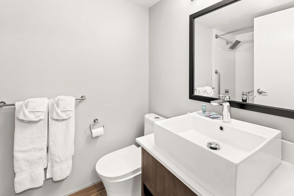 Best Western Cowichan Valley Inn Family Room, 2 Queen Beds, Non Smoking 3