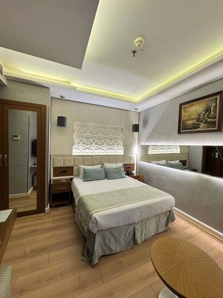 Family Room, Connecting Rooms