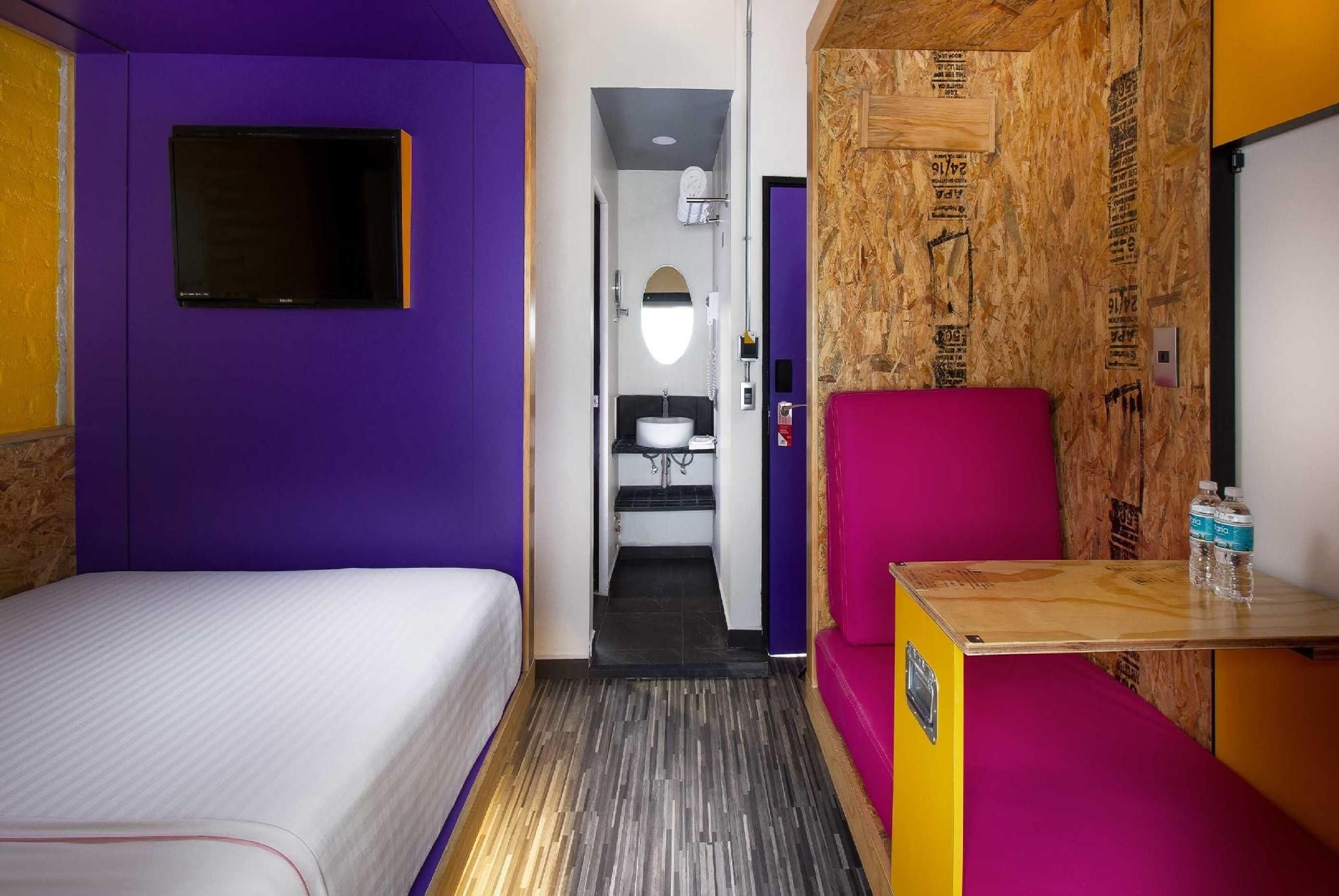 1 Queen Bed, Standard, Non-Smoking