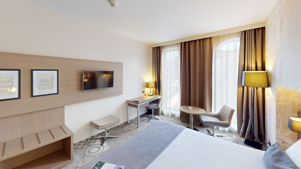 Mercure Bucharest City Center Classic Room, 1 Double Bed 8