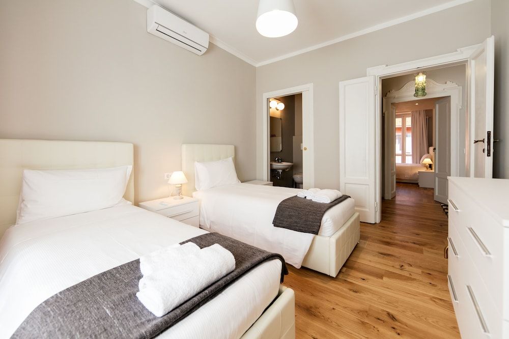 Family Apartment, 3 Bedrooms, Kitchen (Address Via Plinio 5)