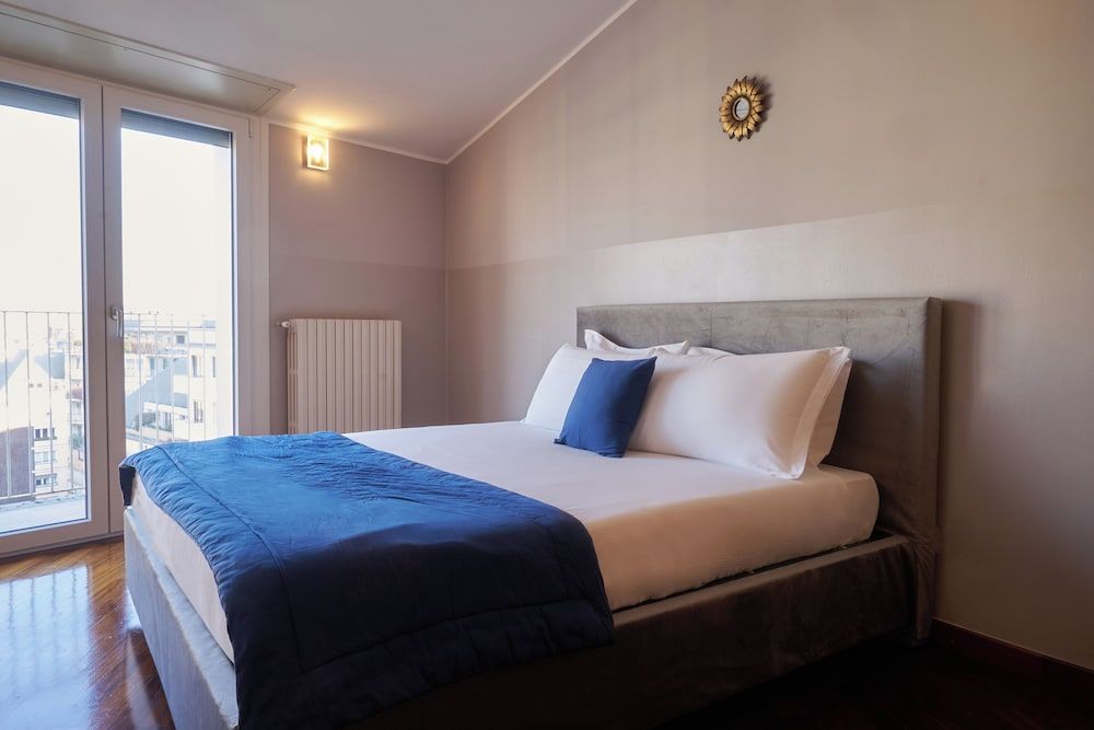 Apartment 2 bedrooms (Viale Regina Giovanna 30)