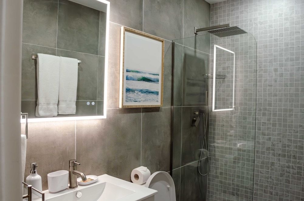 The Palms Resort Suite, 2 Bedrooms, Pool View 5