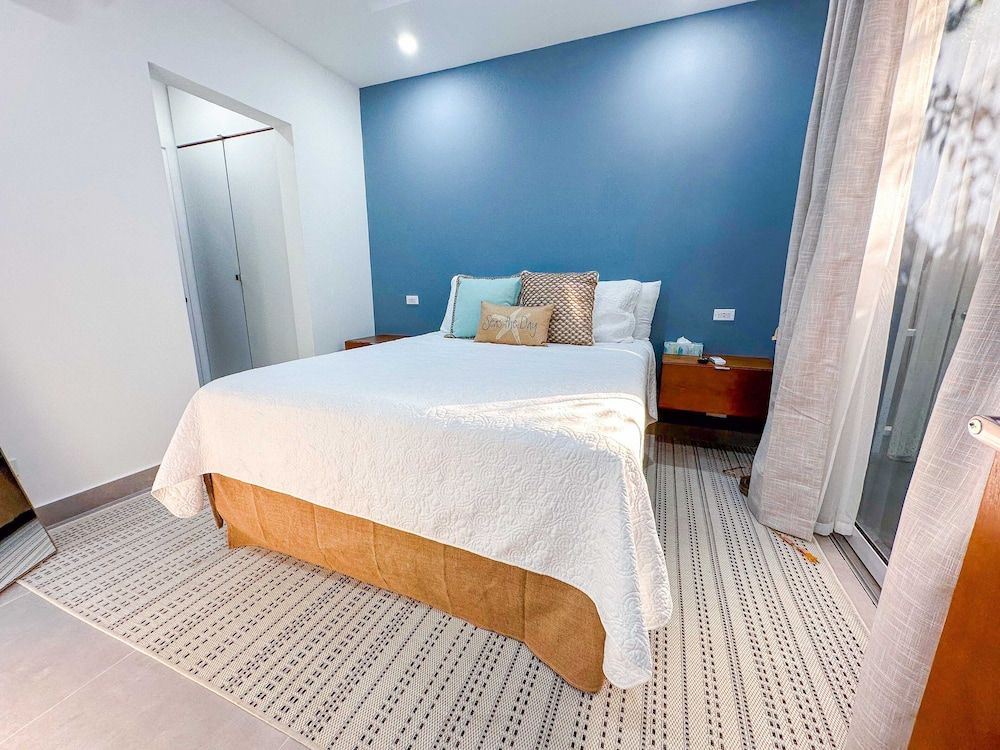 The Palms Resort Suite, 2 Bedrooms, Pool View 3