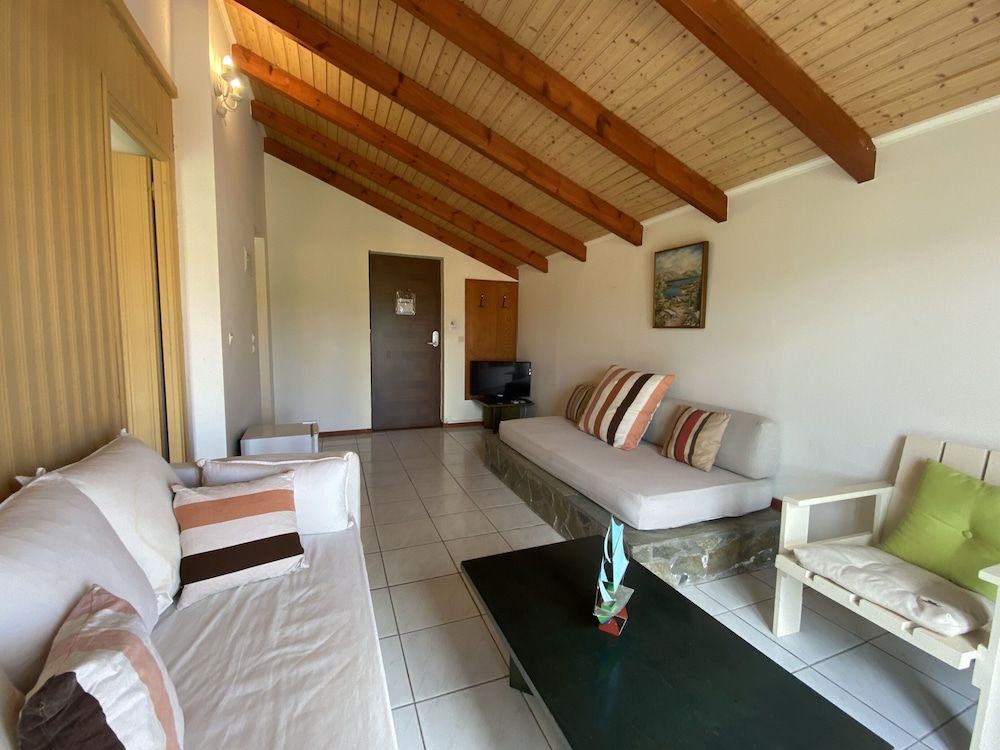 Family Room, 2 Bedrooms, Garden View