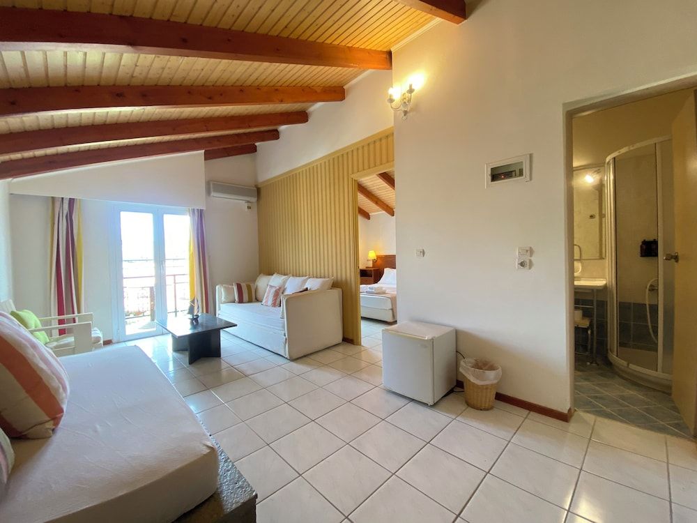 Family Room, 2 Bedrooms, Garden View