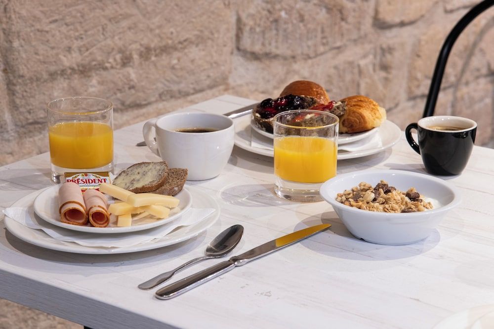 undefined Est Hotel 6