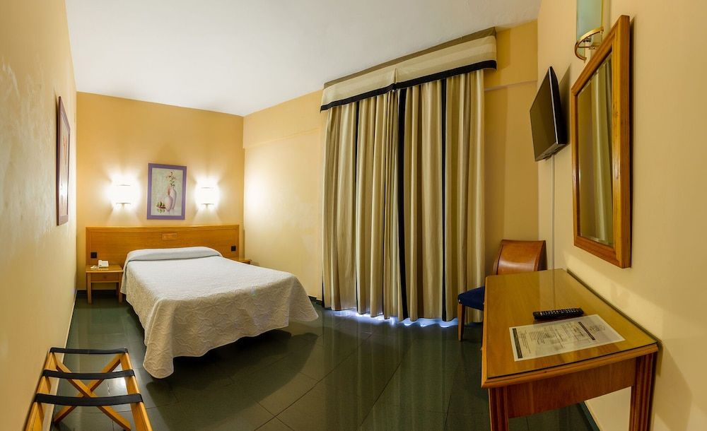 Hotel Zeus Double Room 4