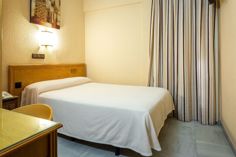 Hotel Zeus Single Room 2