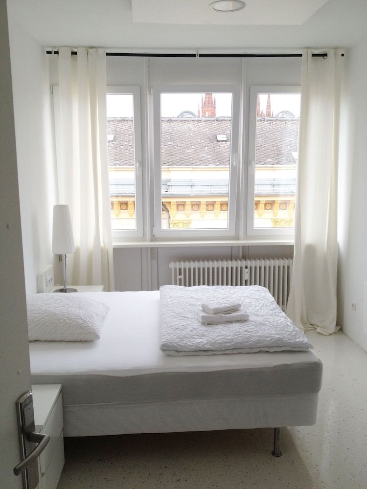 Business Hostel Wiesbaden ONE Double Room with shared toilet 11