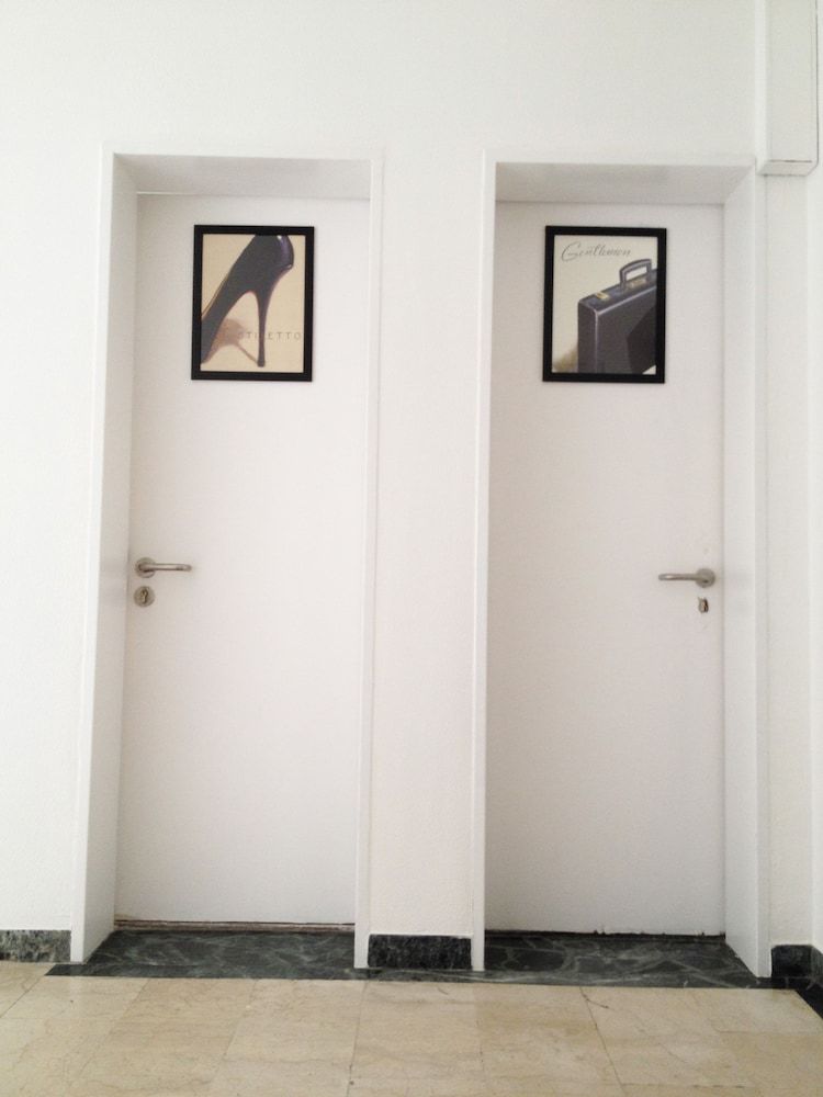 Business Hostel Wiesbaden ONE Double Room with shared toilet 10