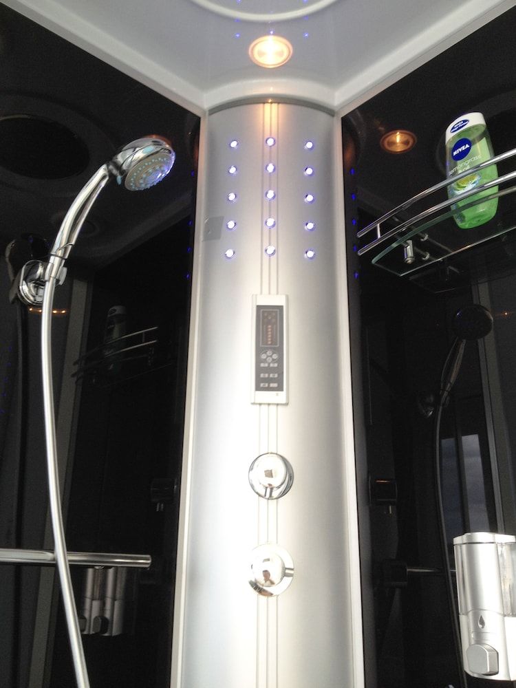 Business Hostel Wiesbaden ONE Double Room with shared toilet 8