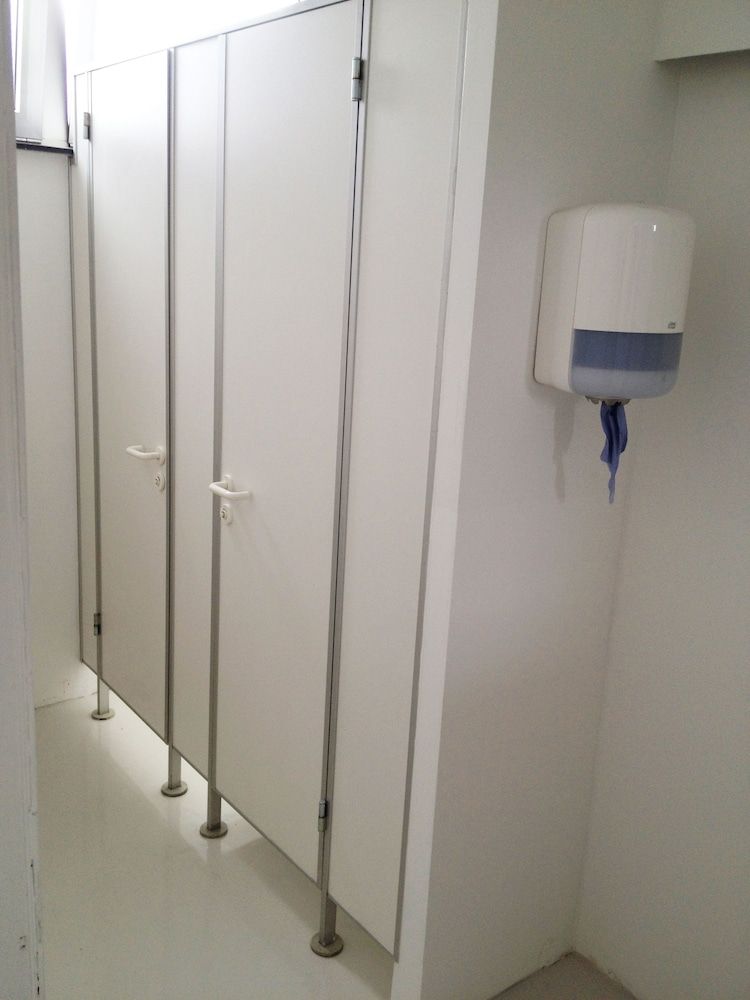 Business Hostel Wiesbaden ONE Double Room with shared toilet 5