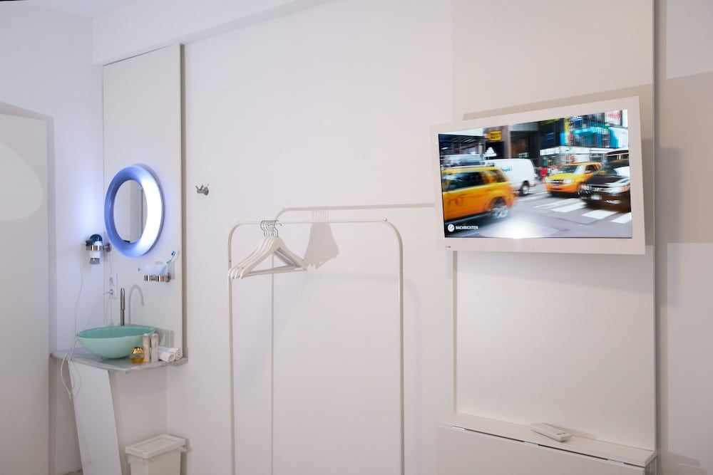 Business Hostel Wiesbaden ONE Double Room with shared toilet 13