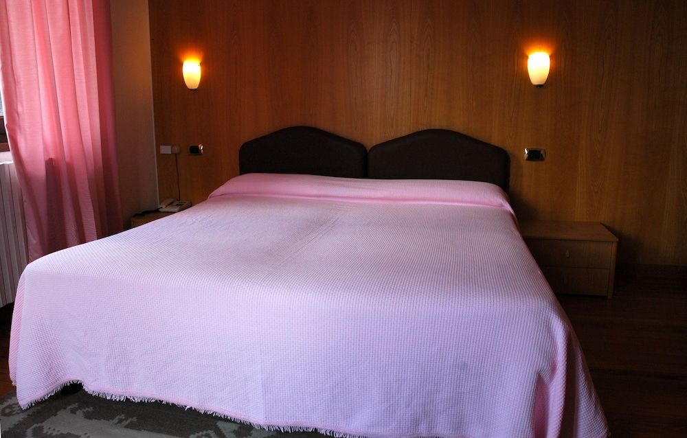 Hotel Sonenga Premium Double Room, Balcony, Partial Lake View 2