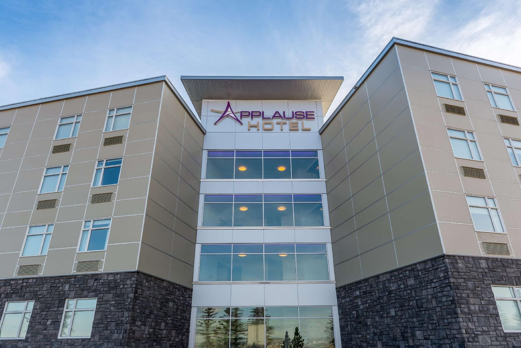 undefined Applause Hotel by CLIQUE 5
