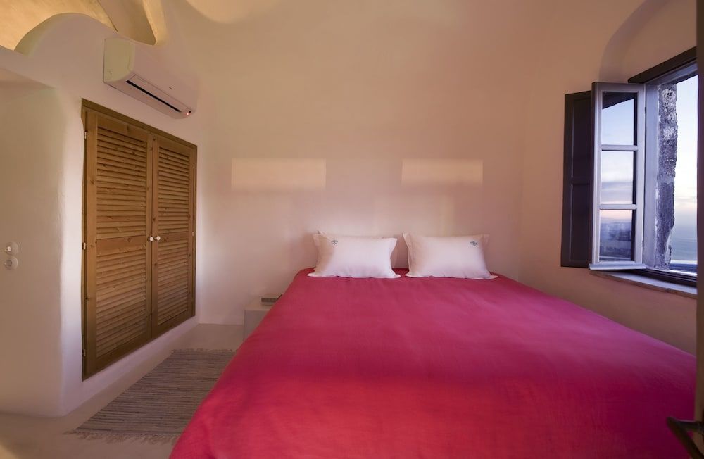 Aroma | Superior Cave Room with Outdoor Plunge Pool & Caldera View