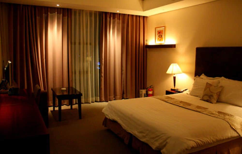 undefined Sunshine Hotel 2