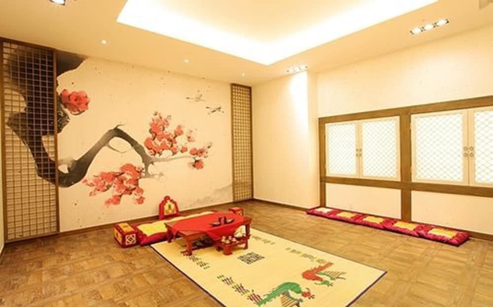 undefined Sunshine Hotel 7