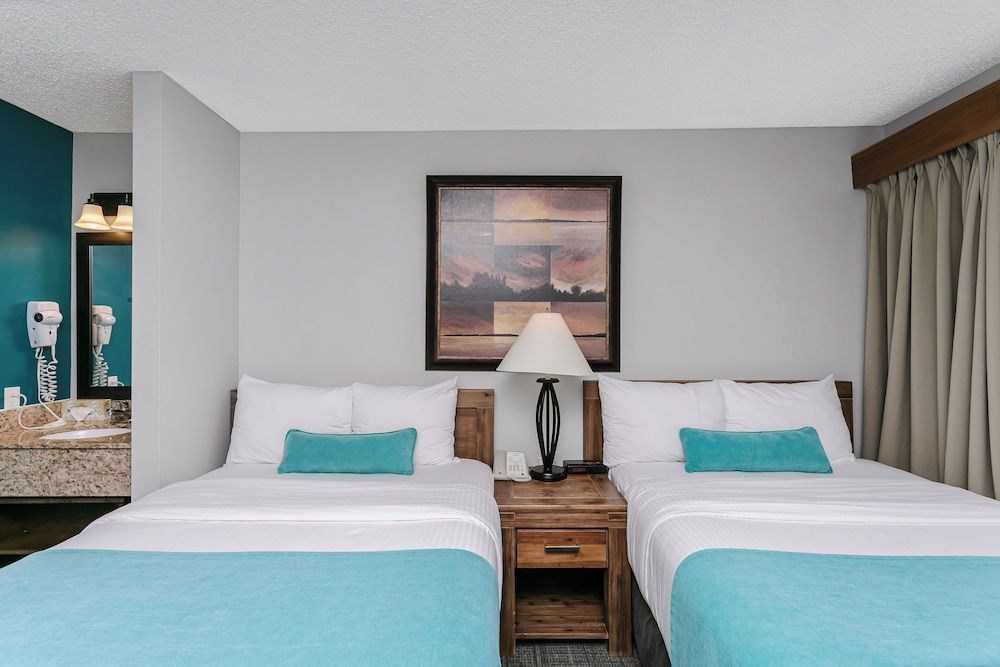 Tonquin Inn Standard Room, 2 Double Beds