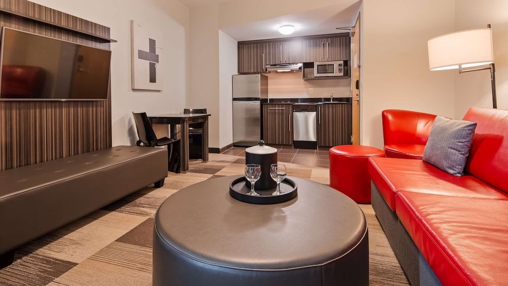 Best Western Plus Airport Inn & Suites Suite, 1 King Bed, Accessible, Kitchen (with Sofabed, Full Kitchen) 9