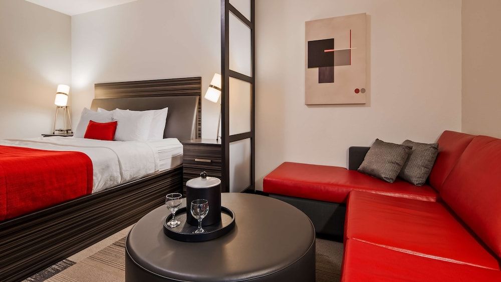 Best Western Plus Airport Inn & Suites Suite, 1 King Bed, Accessible, Kitchen (with Sofabed, Full Kitchen) 2