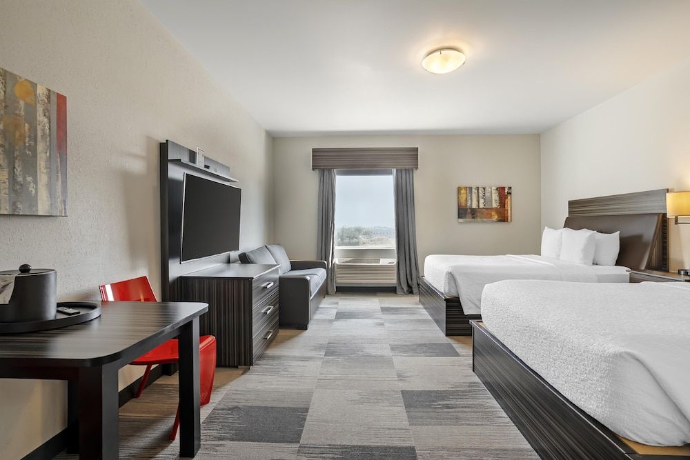 Best Western Plus Airport Inn & Suites