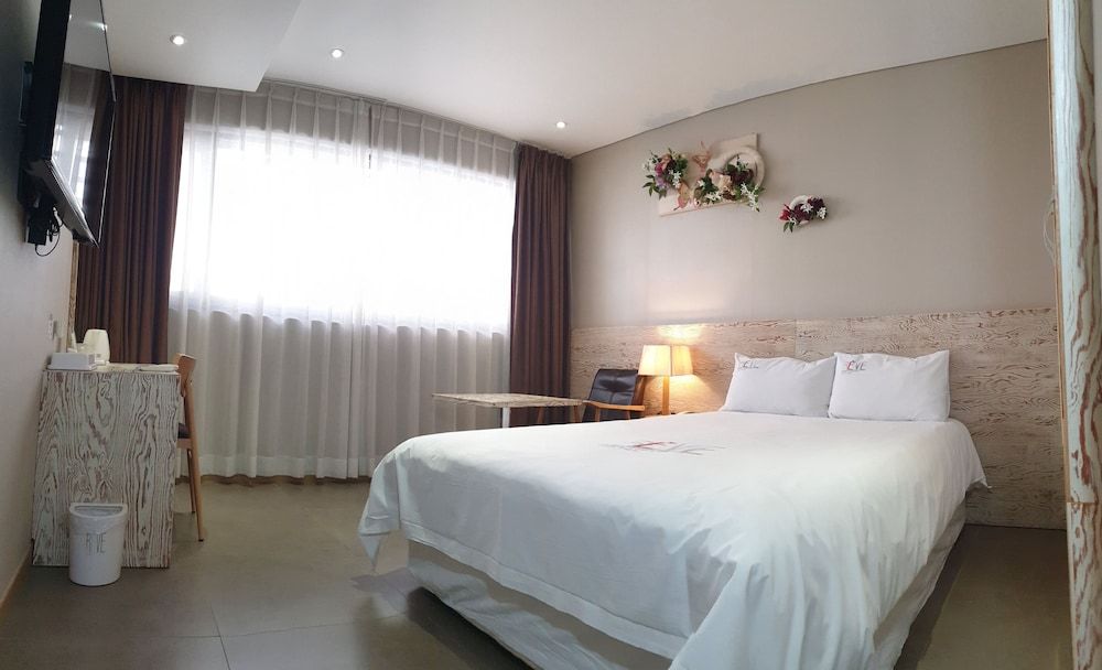 undefined Reve Hotel Jeju 4