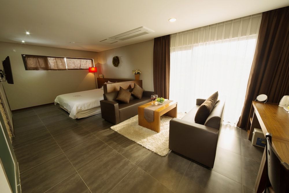 undefined Reve Hotel Jeju 7