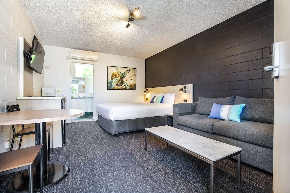 The Mulgrave Motel Queen Room 2