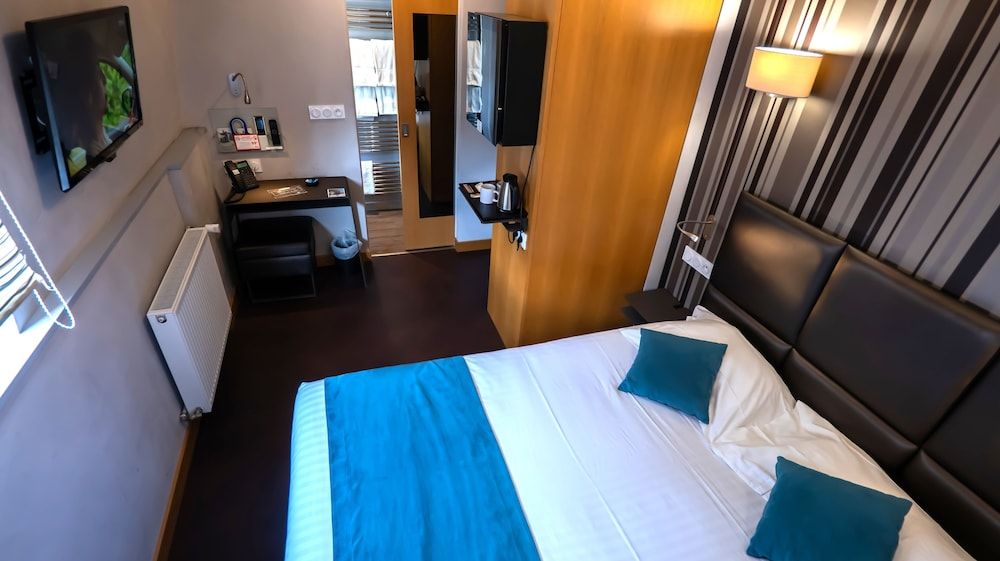 Hôtel d'Orléans Comfort Room 7