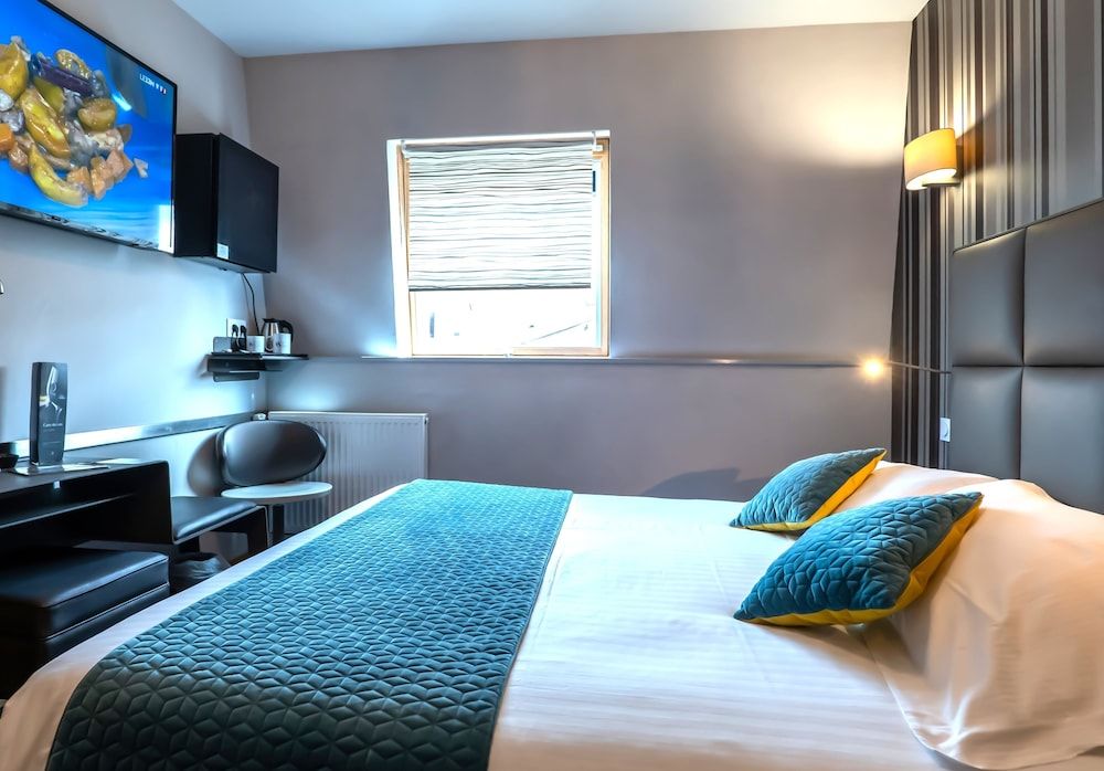 Hôtel d'Orléans Prestige Room (1 to 4 persons) 5