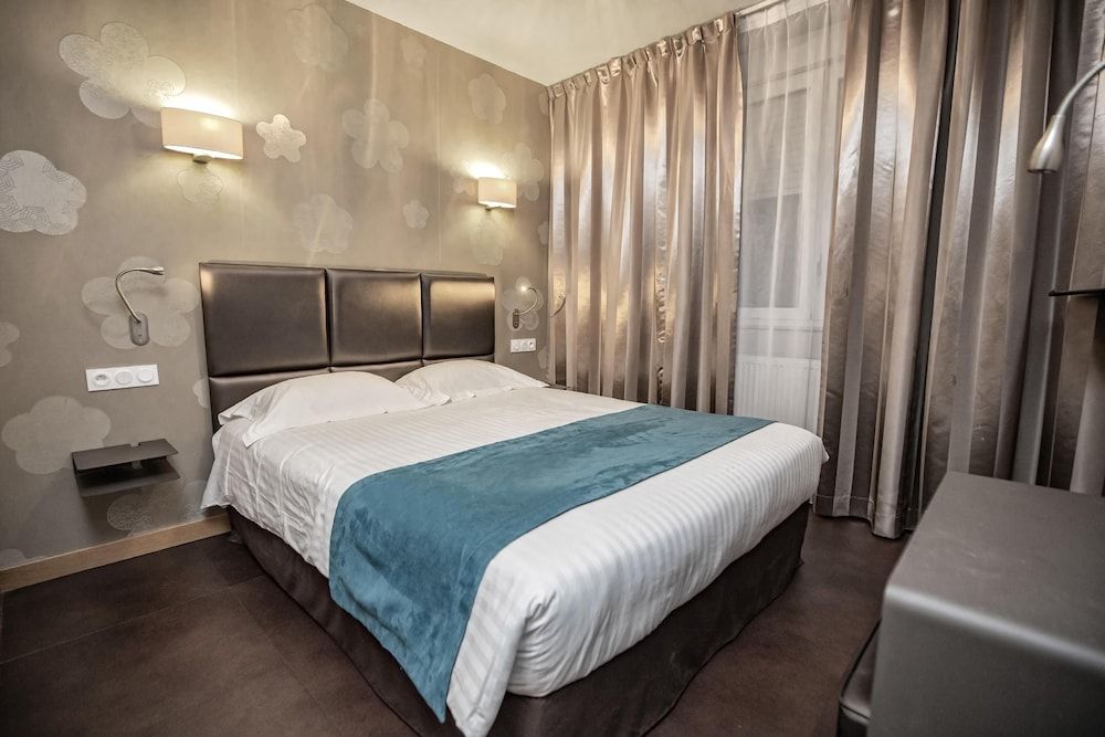 Hôtel d'Orléans Twin Room