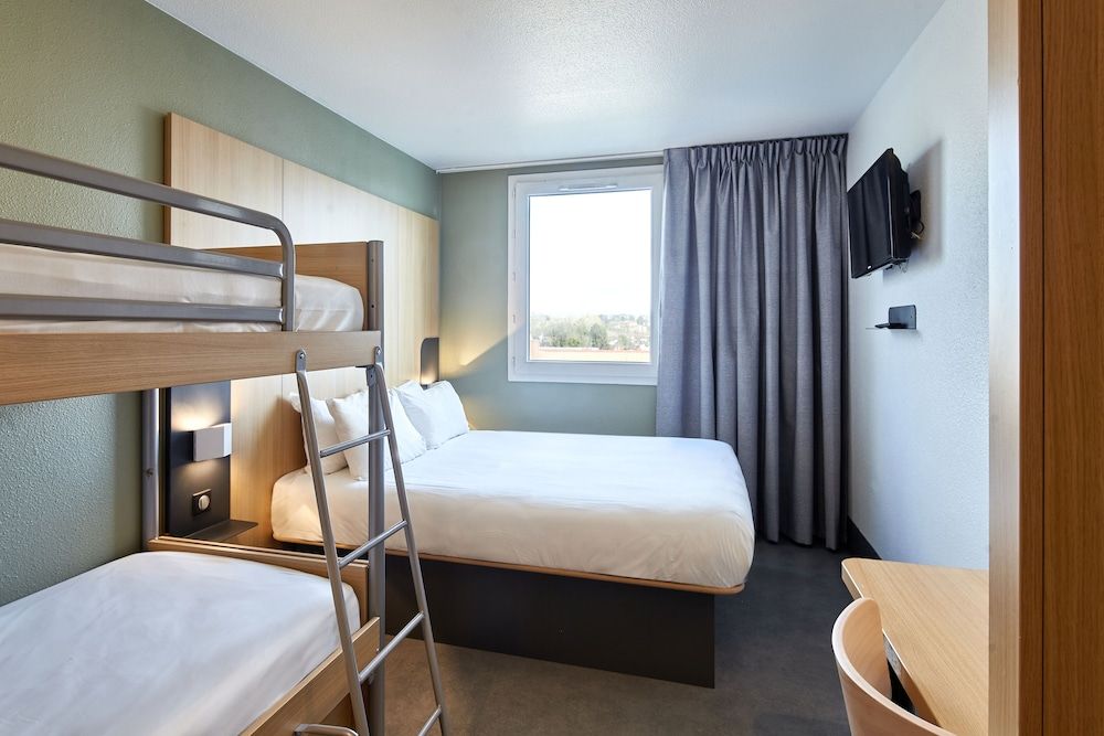 B&B HOTEL Paris Nord Gonesse Parc des Expos Standard Quadruple Room