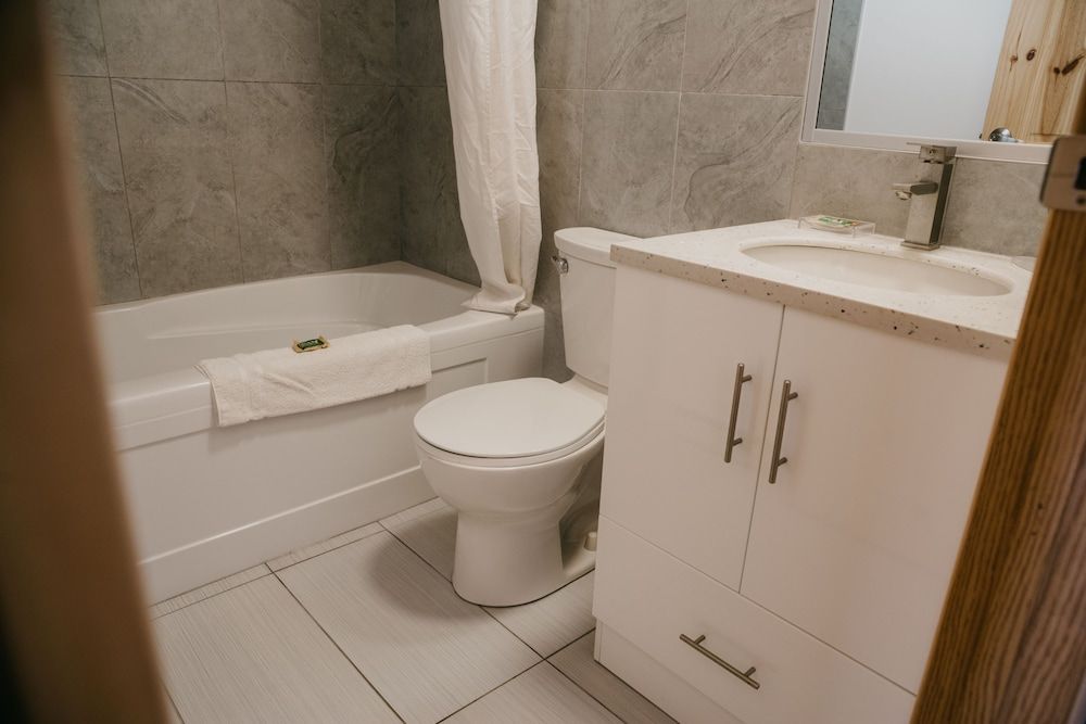 Golden Village Lodge Standard Room, 2 Queen Beds 6