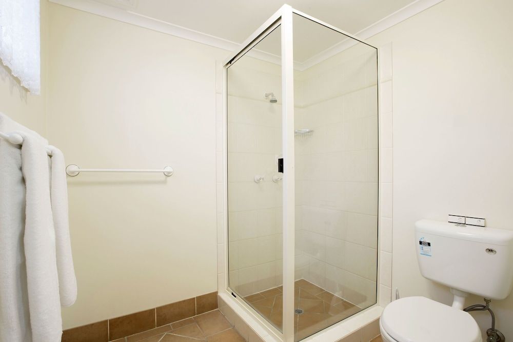 Glenmore Tavern Studio Queen 6