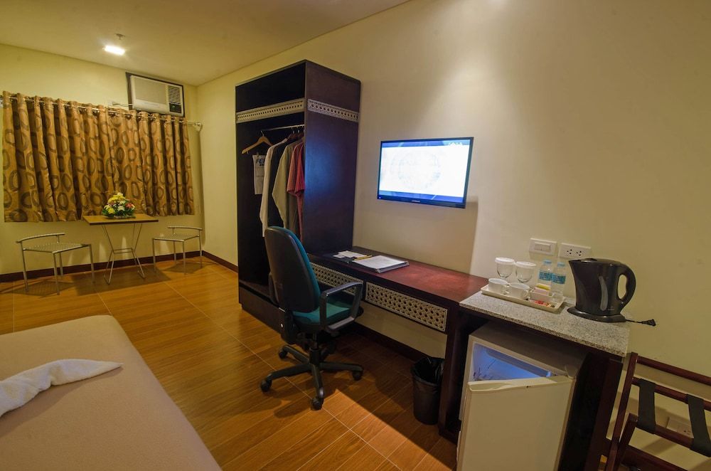 Fersal Hotel Puerto Princesa Deluxe Room, 1 Queen Bed 8